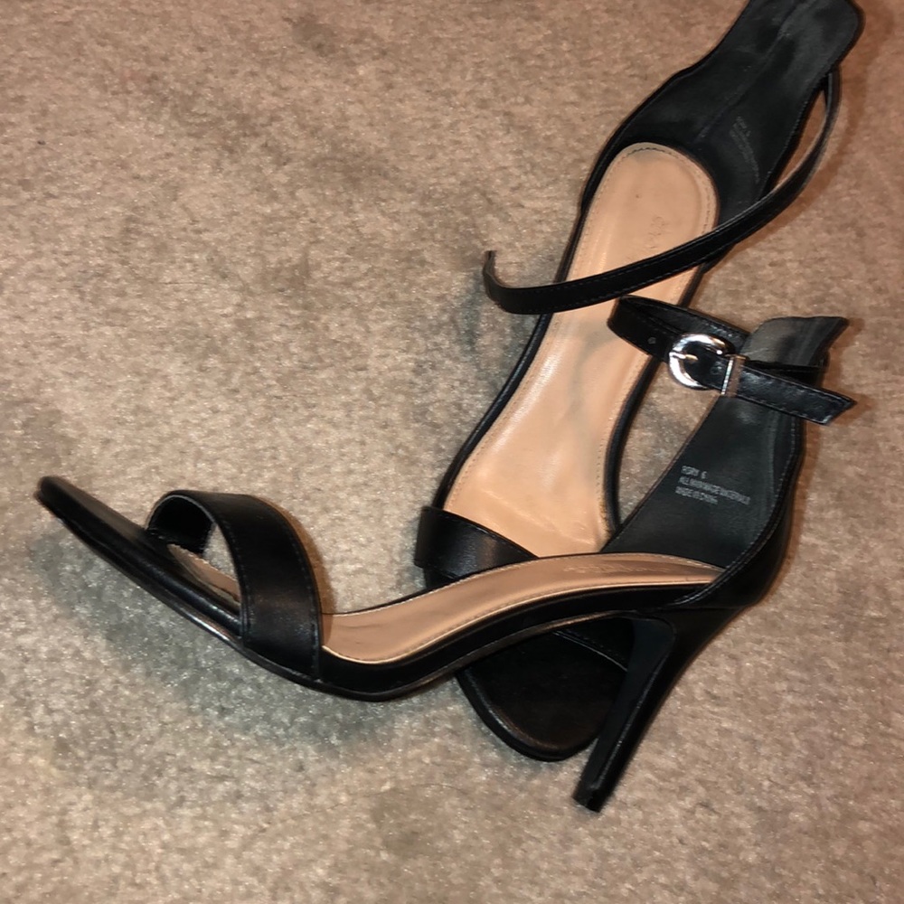 Heels - Picture 2 of 2